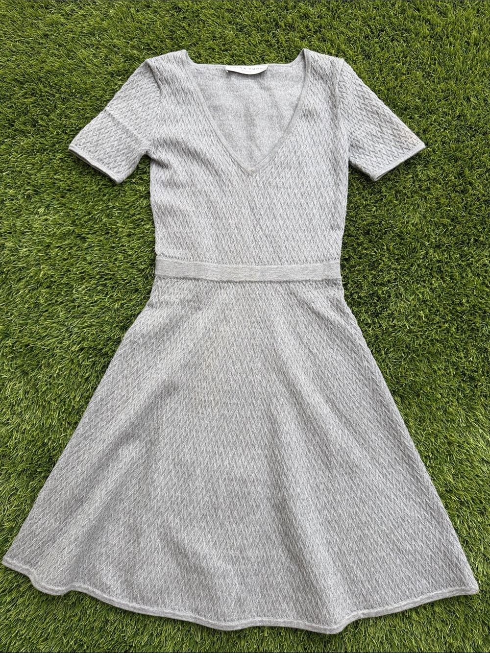 Trina Turk Light Gray V-Neck Short Sleeve Midi Dress